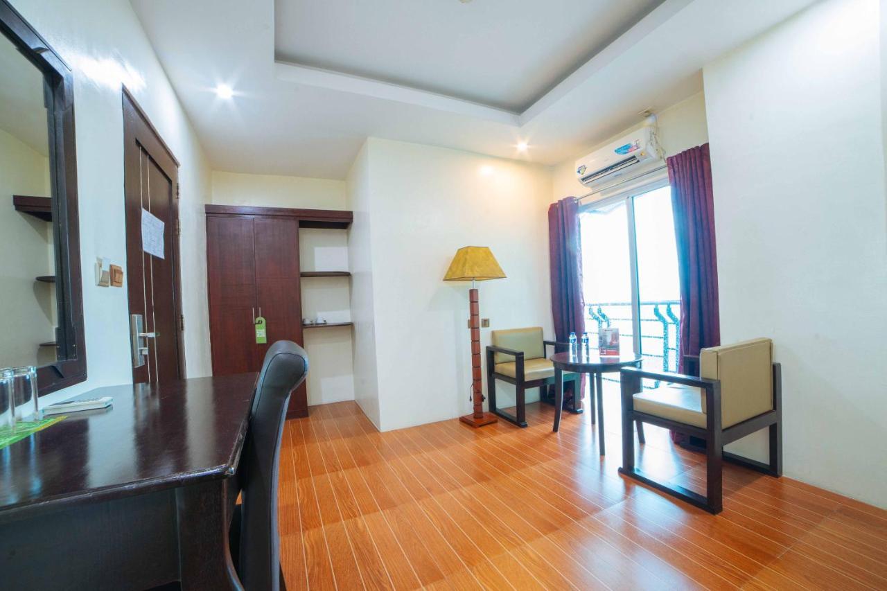 RedDoorz Plus @ Balibago Angeles City Exterior foto