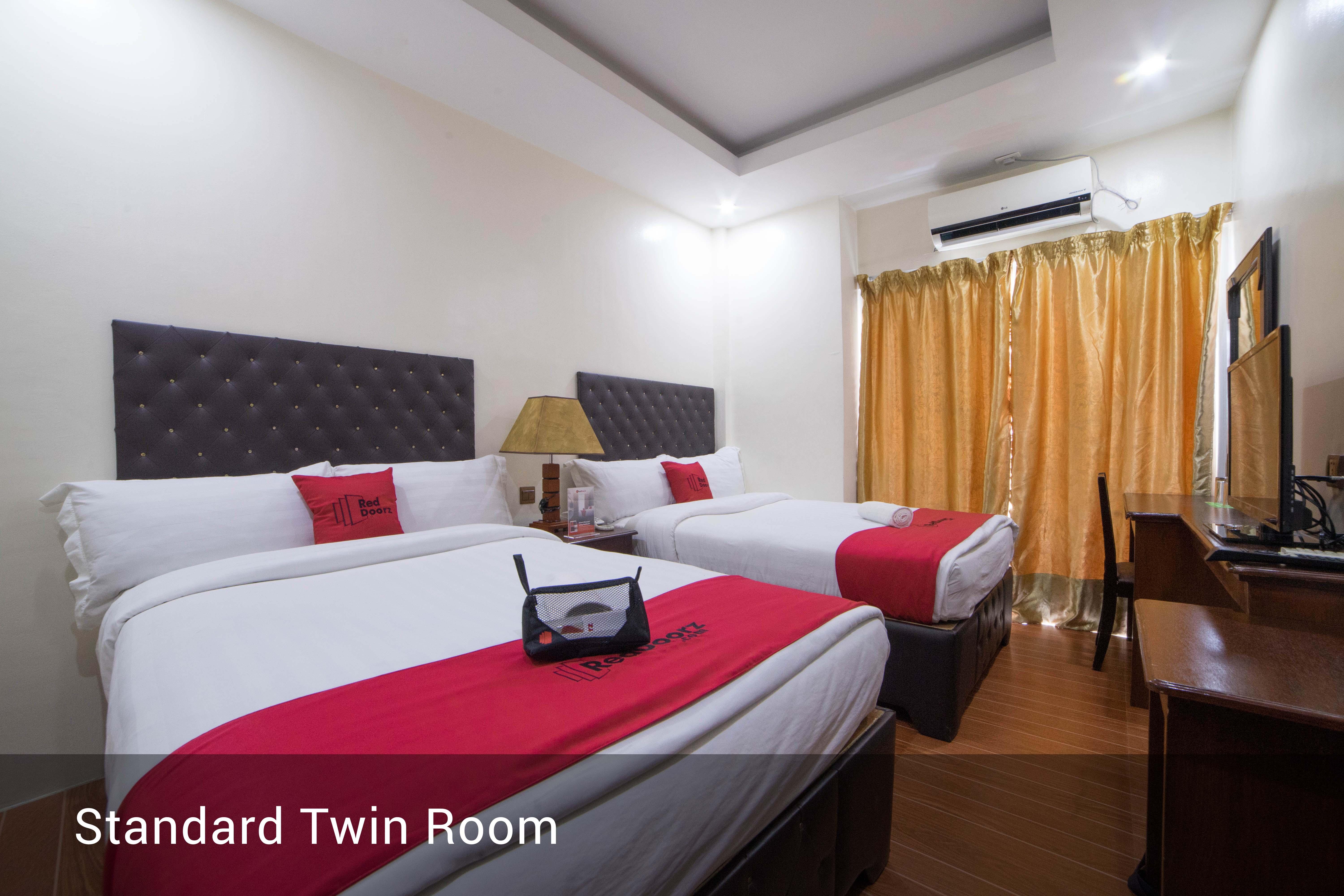 RedDoorz Plus @ Balibago Angeles City Exterior foto