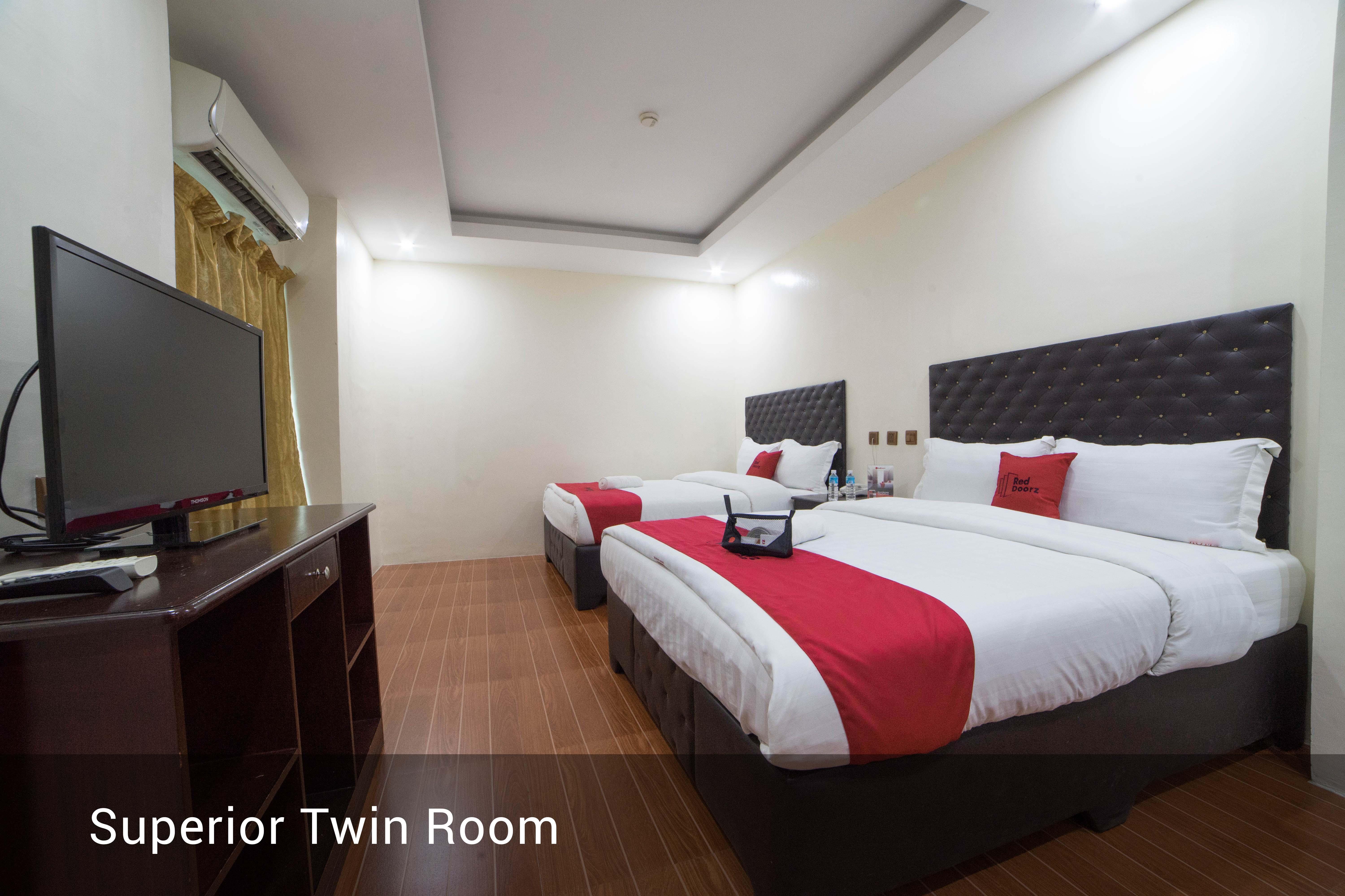 RedDoorz Plus @ Balibago Angeles City Exterior foto