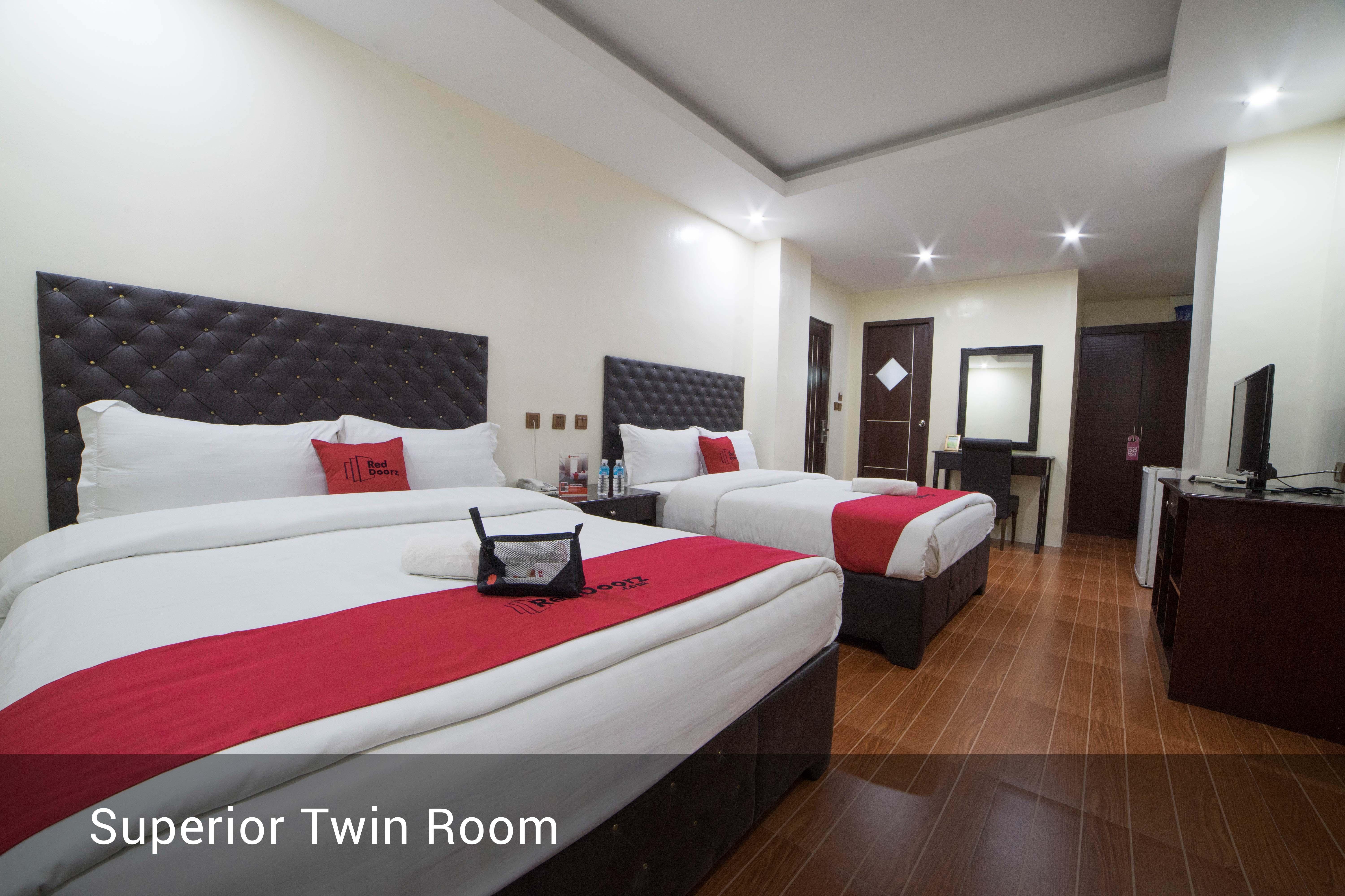RedDoorz Plus @ Balibago Angeles City Exterior foto