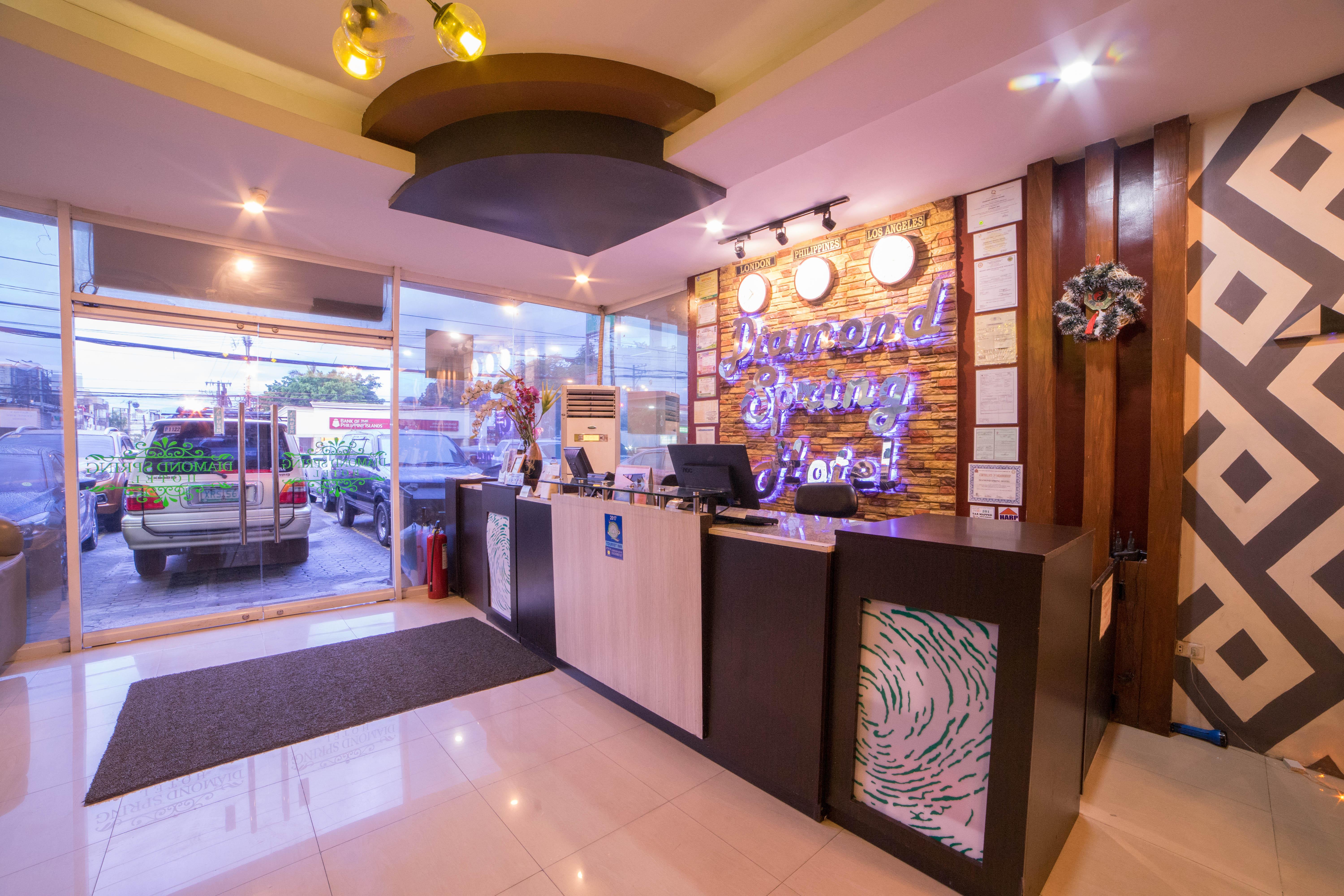 RedDoorz Plus @ Balibago Angeles City Exterior foto