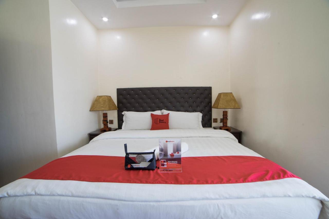 RedDoorz Plus @ Balibago Angeles City Exterior foto