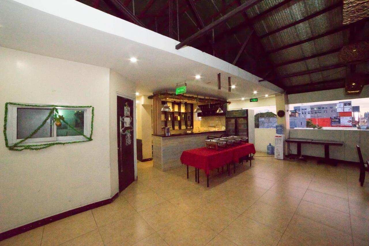 RedDoorz Plus @ Balibago Angeles City Exterior foto